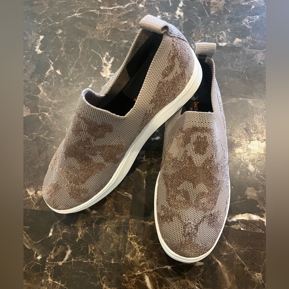 NWOT Bernie Mev Knit Slip-On Sneakers in Taupe Brown
